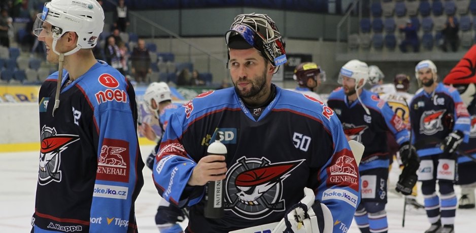 Fribourg & Chomutov off to surprise starts